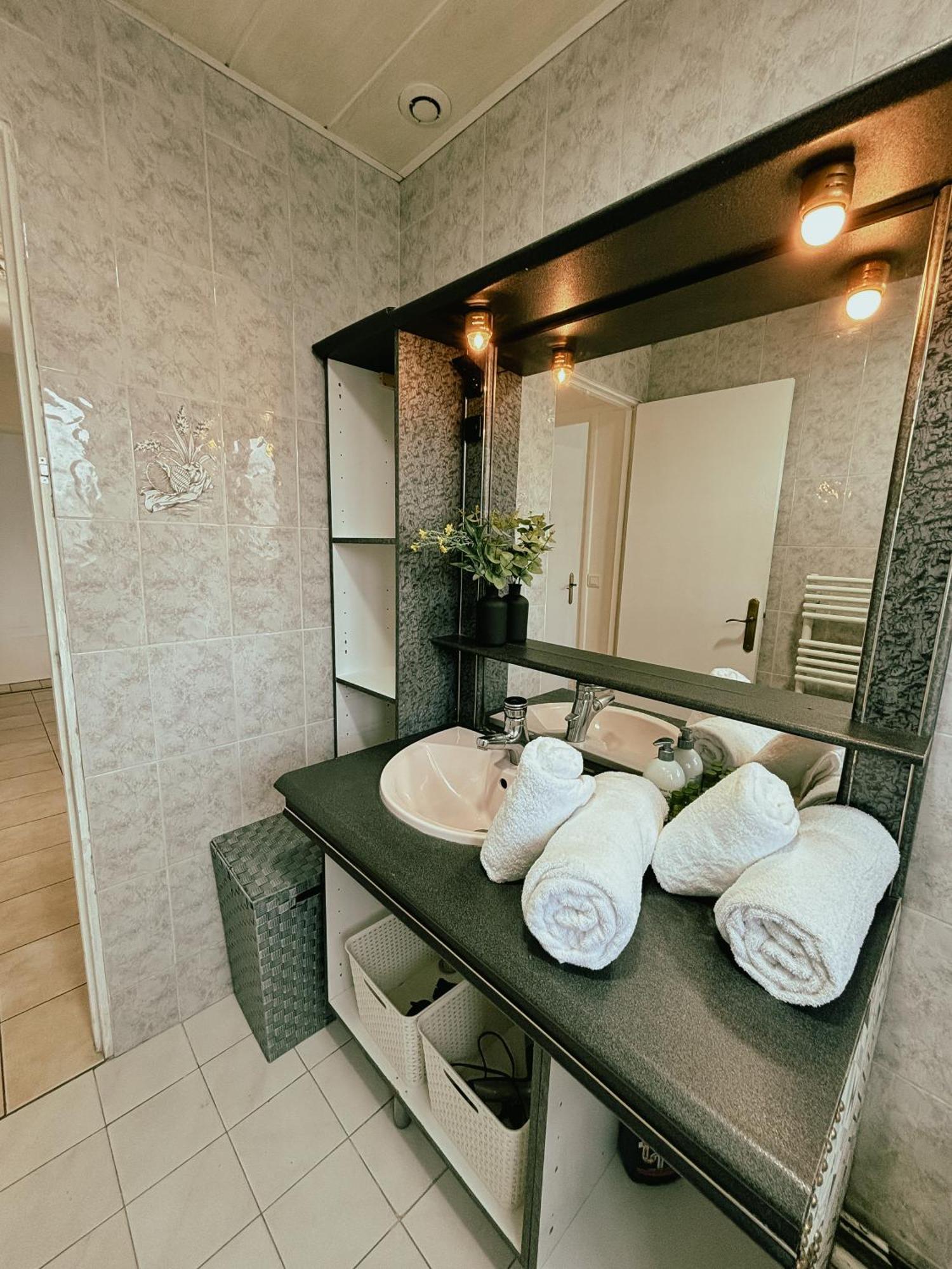 Duplex Avec Jardin - Proche Paris - Disneyland - Rer - Noisy-le-Grand Bagian luar foto