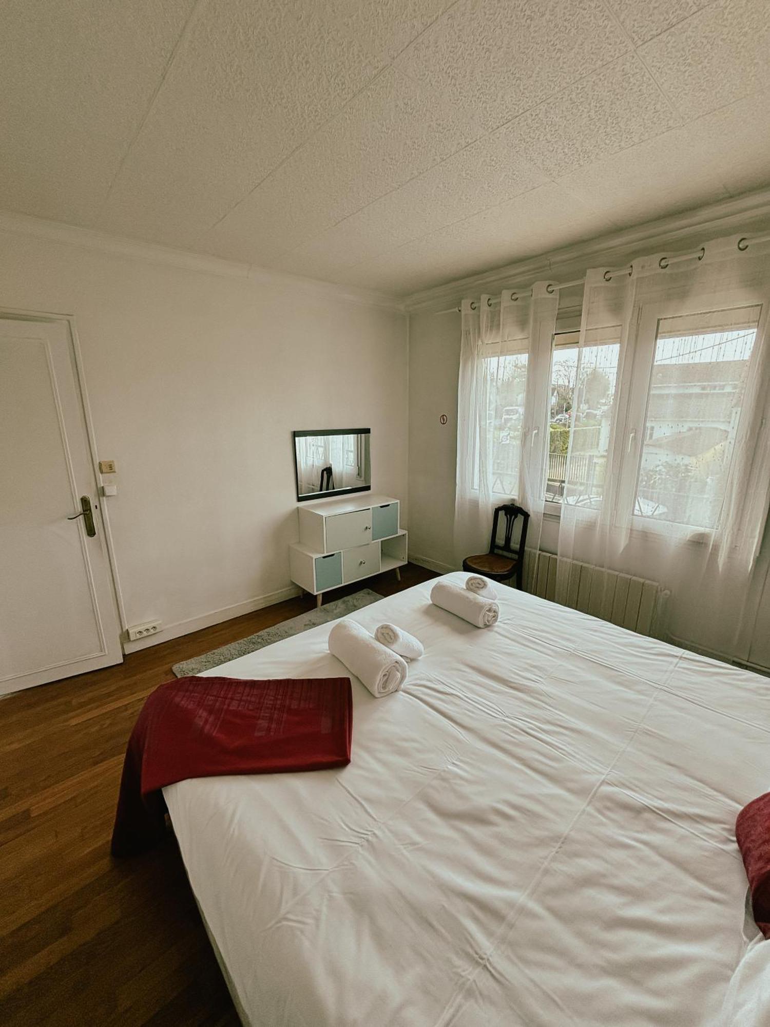 Duplex Avec Jardin - Proche Paris - Disneyland - Rer - Noisy-le-Grand Bagian luar foto